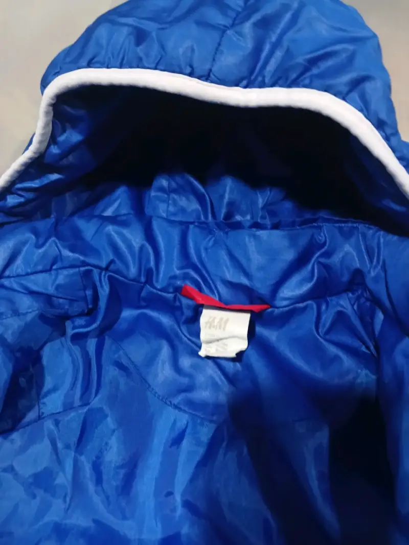 Chaqueta acolchada azul para niño con capucha - 3