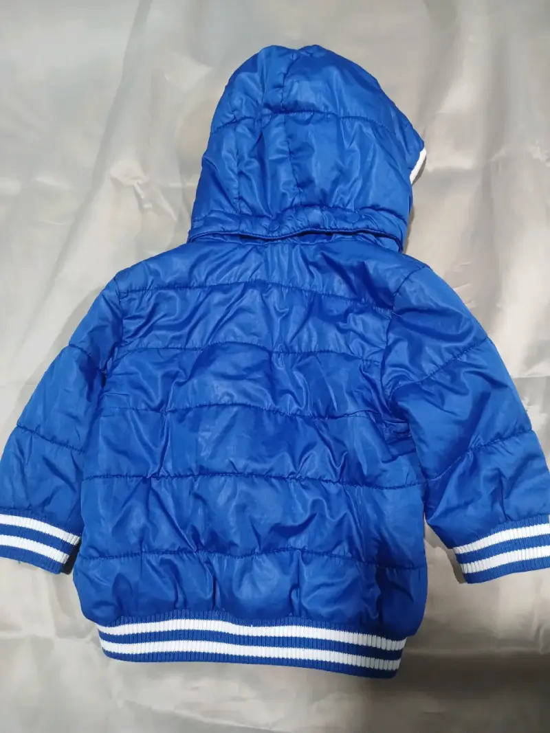 Chaqueta acolchada azul para niño con capucha - 4