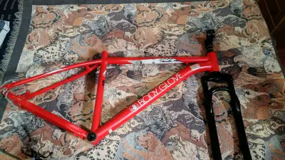 Cuadro de bicicleta Body Glove rojo con horquilla - miniatura 2