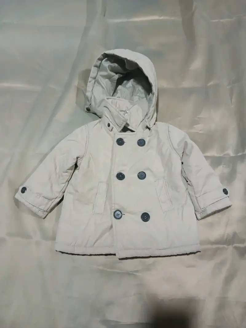 Abrigo infantil con capucha color beige - 1