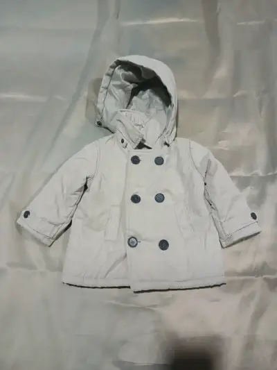 Abrigo infantil con capucha color beige - miniatura 1