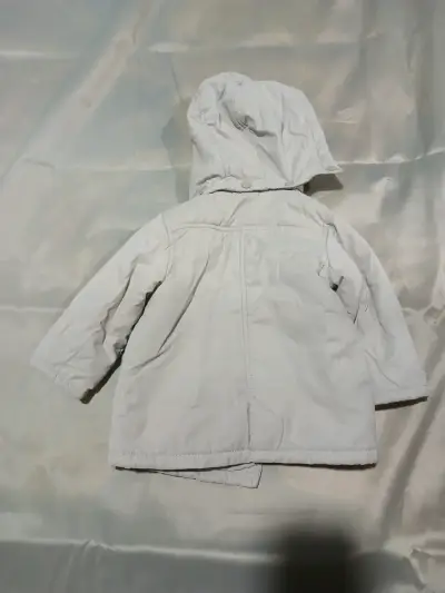 Abrigo infantil con capucha color beige - miniatura 4