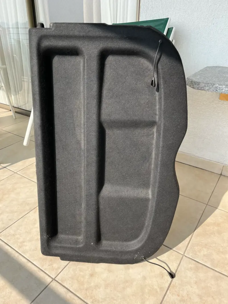 Cubierta de maletero para auto en buen estado - 1