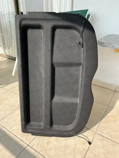 Cubierta de maletero para auto en buen estado - miniatura 1