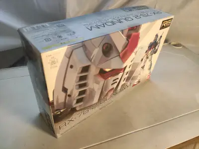Modelo a escala RX-78-2 Gundam Bandai - miniatura 1