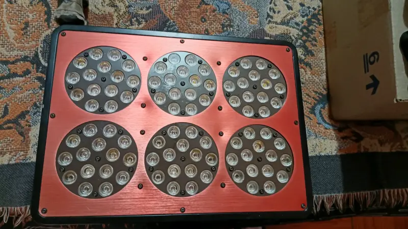 Luz LED para cultivo interior con panel rojo - 2