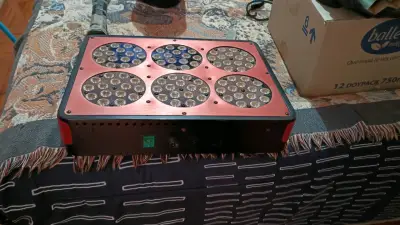 Luz LED para cultivo interior con panel rojo - miniatura 3