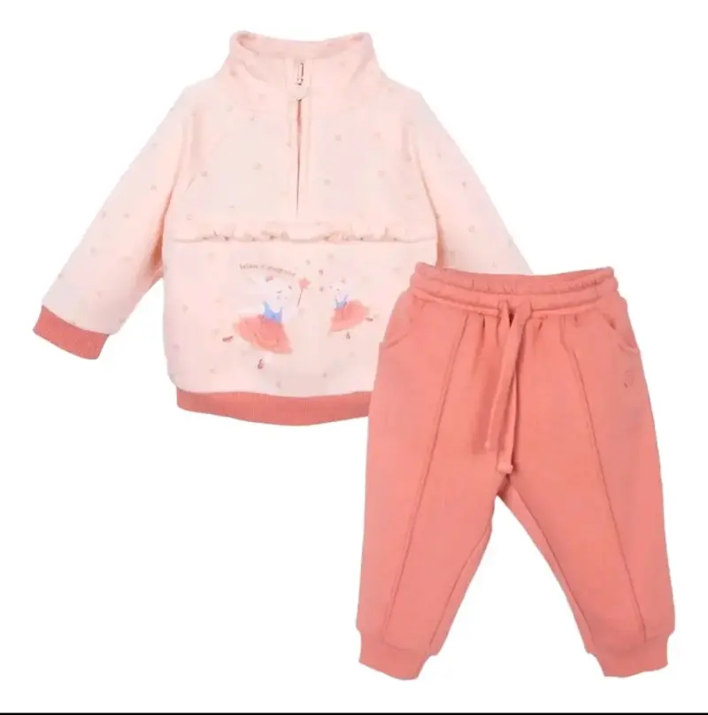 Conjunto de ropa infantil rosado con diseño de conejitos - 1