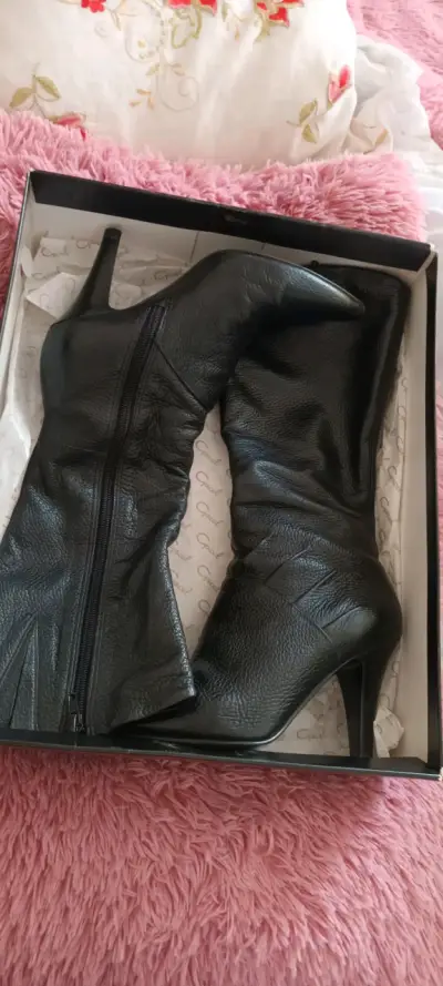 Botas de cuero negras con tacón alto - miniatura 1