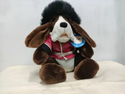 Peluche de perro con gorro de piel - miniatura 2