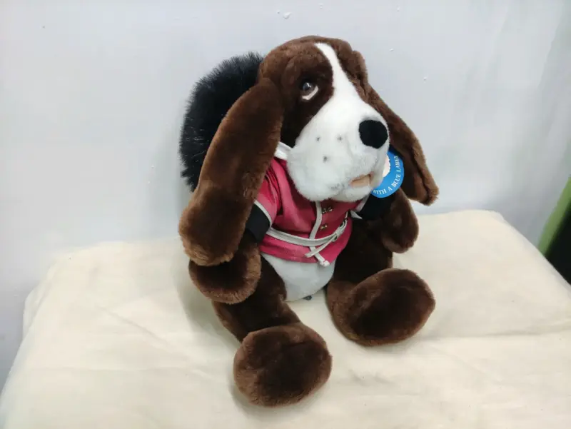 Peluche de perro con gorro de piel - 3