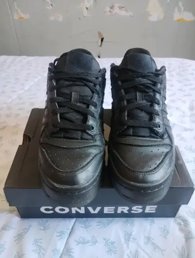 Zapatillas negras adidas de cuero - miniatura 2