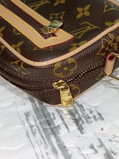 Bolso bandolera de marrón con monograma - miniatura 2
