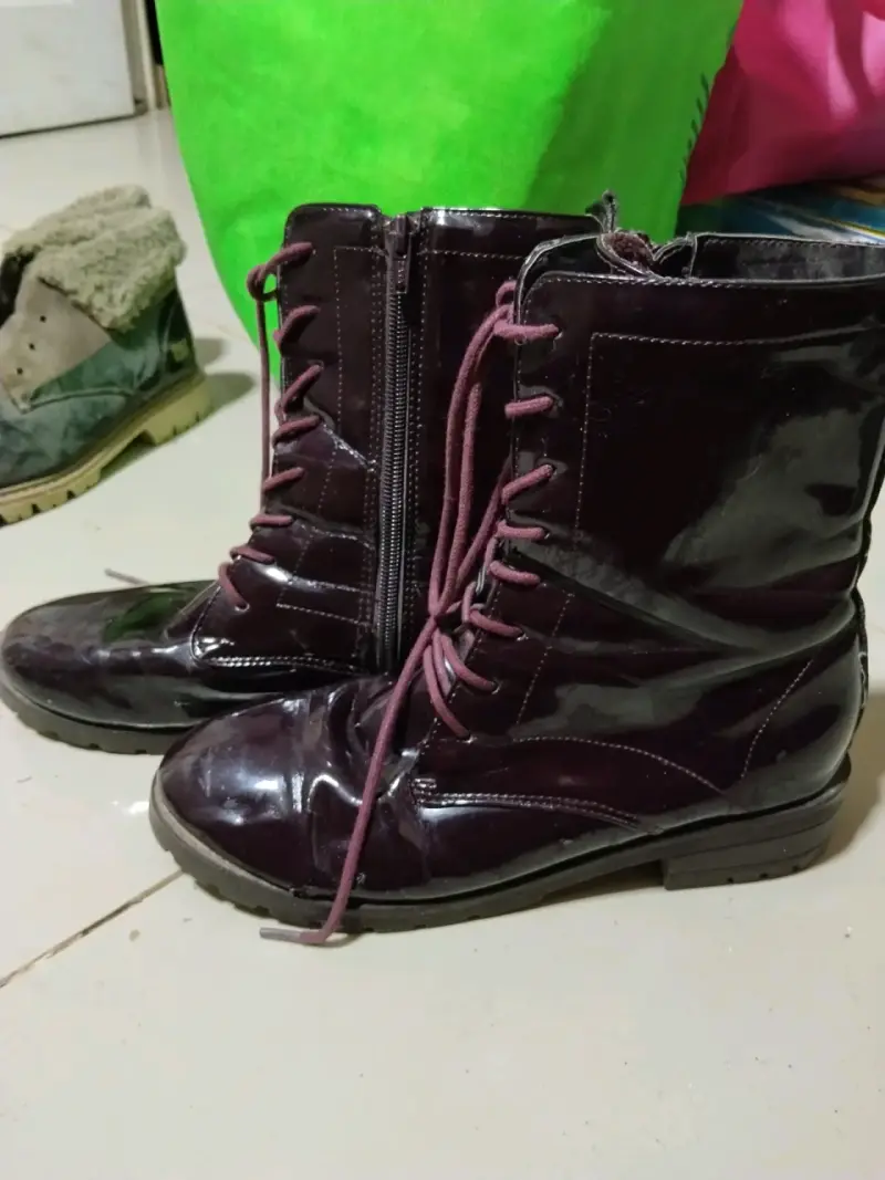 Botas de charol burdeos. - 1
