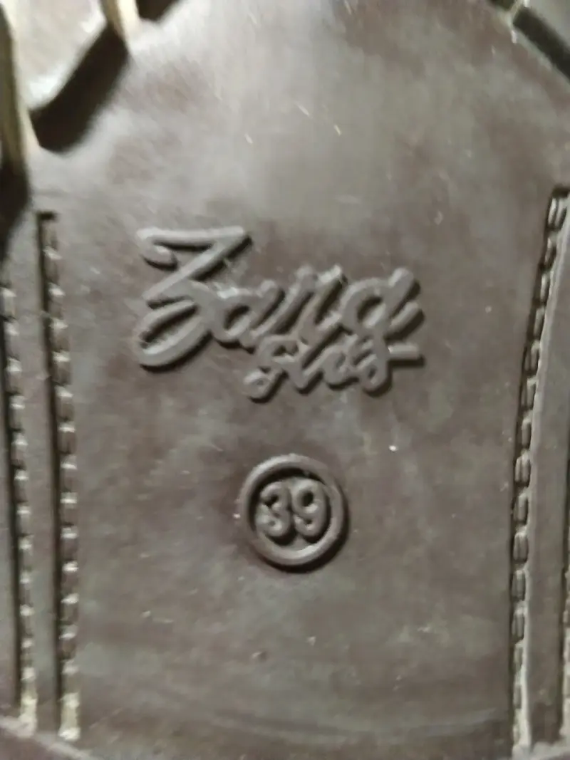 Botas de charol burdeos. - 3