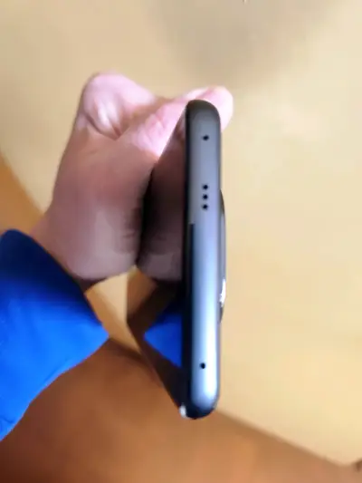 Smartphone Android con pantalla grande y apps - miniatura 6