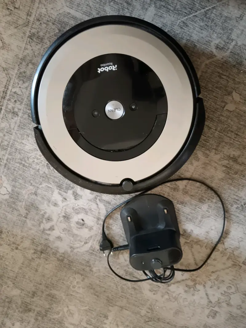 Aspiradora iRobot Roomba e6 con Base de Carga - 1