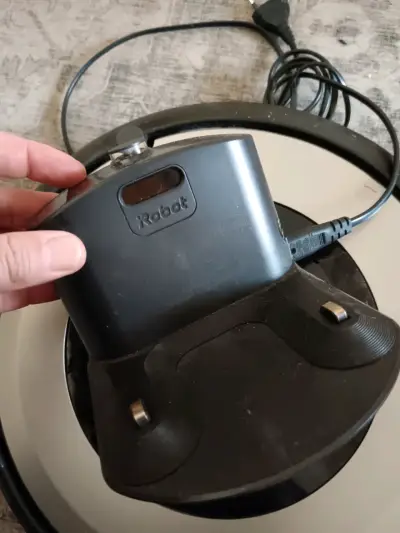 Aspiradora iRobot Roomba e6 con Base de Carga - miniatura 3