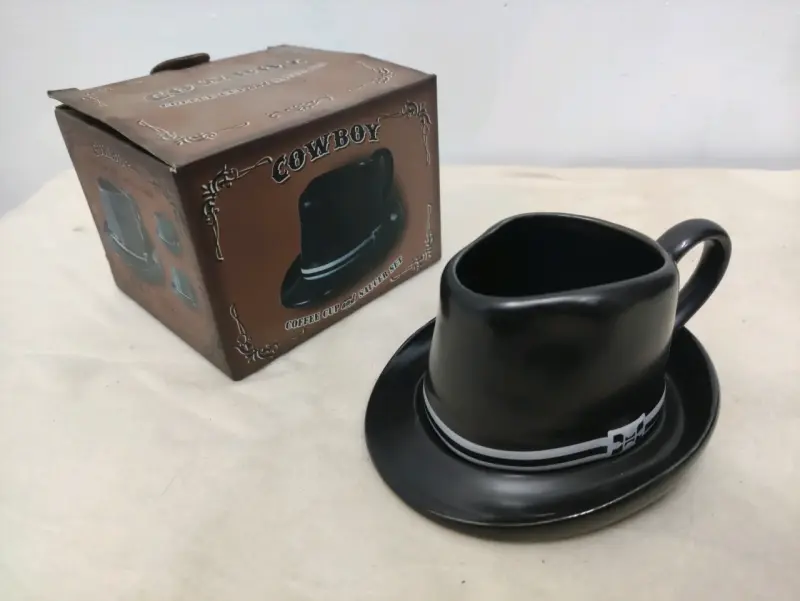 Taza de café en forma de sombrero negro - 2