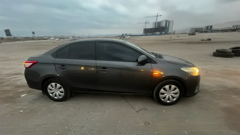 Toyota Yaris 2015 en buen estado - 2