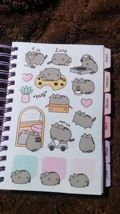 Agenda 2026 Pusheen con diseño kawaii - miniatura 3