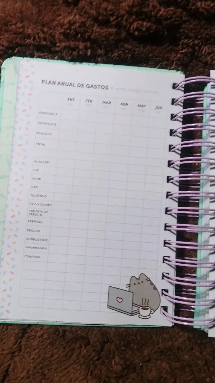 Agenda 2026 Pusheen con diseño kawaii - 4