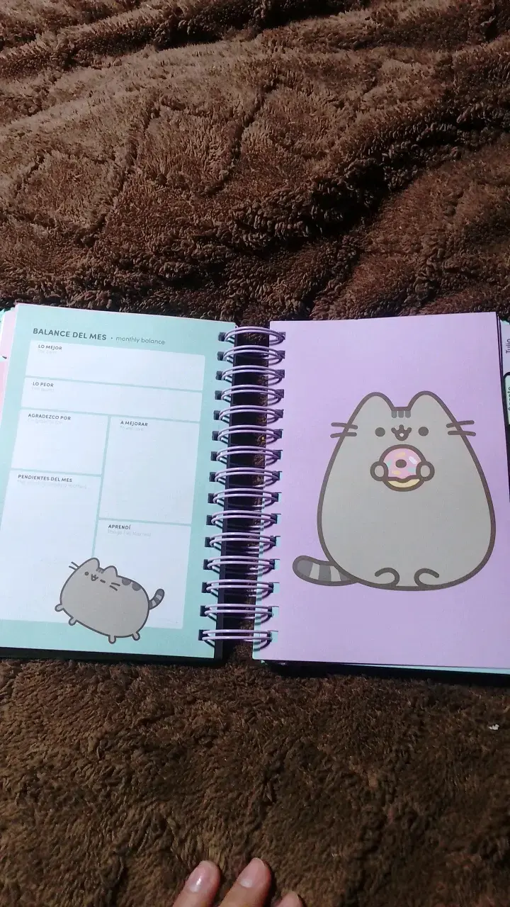 Agenda 2026 Pusheen con diseño kawaii - 5