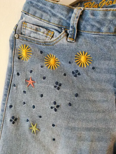 Jeans Blue Girl con bordados - miniatura 2