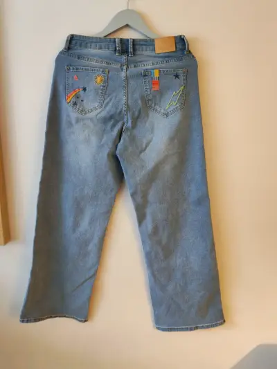 Jeans Blue Girl con bordados - miniatura 3