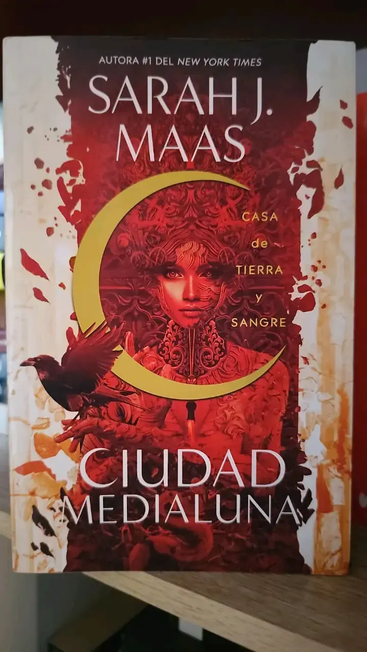 Libro 'Casa de Tierra y Sangre' de Sarah J. Maas