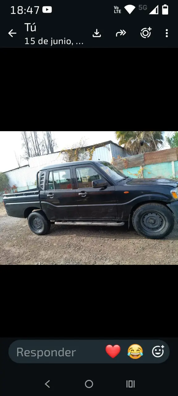 Camioneta pickup negra en buen estado - 4