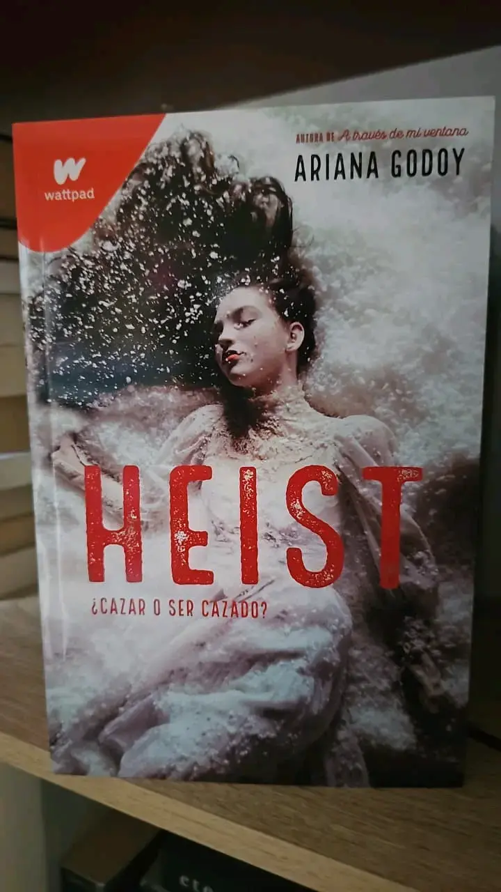 Libro 'Heist' de Ariana Godoy