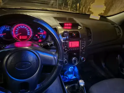 Kia Cerato 2012 1.6 - miniatura 5