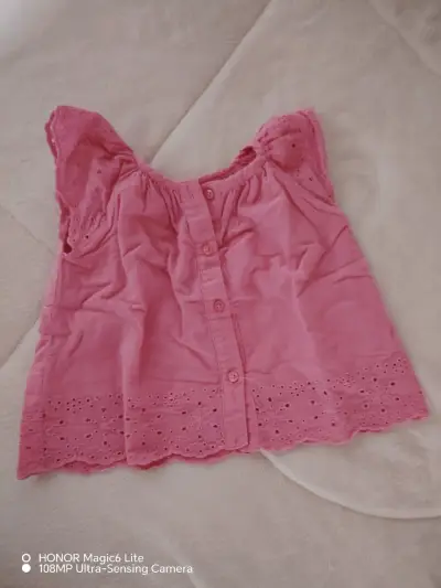 Blusa rosada para niña con detalles bordados - miniatura 1
