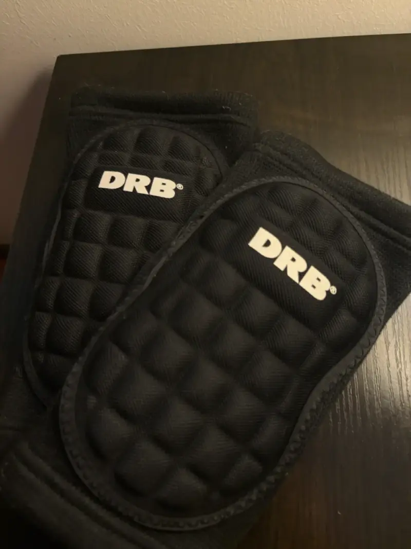 Rodilleras deportivas DRB negras acolchadas