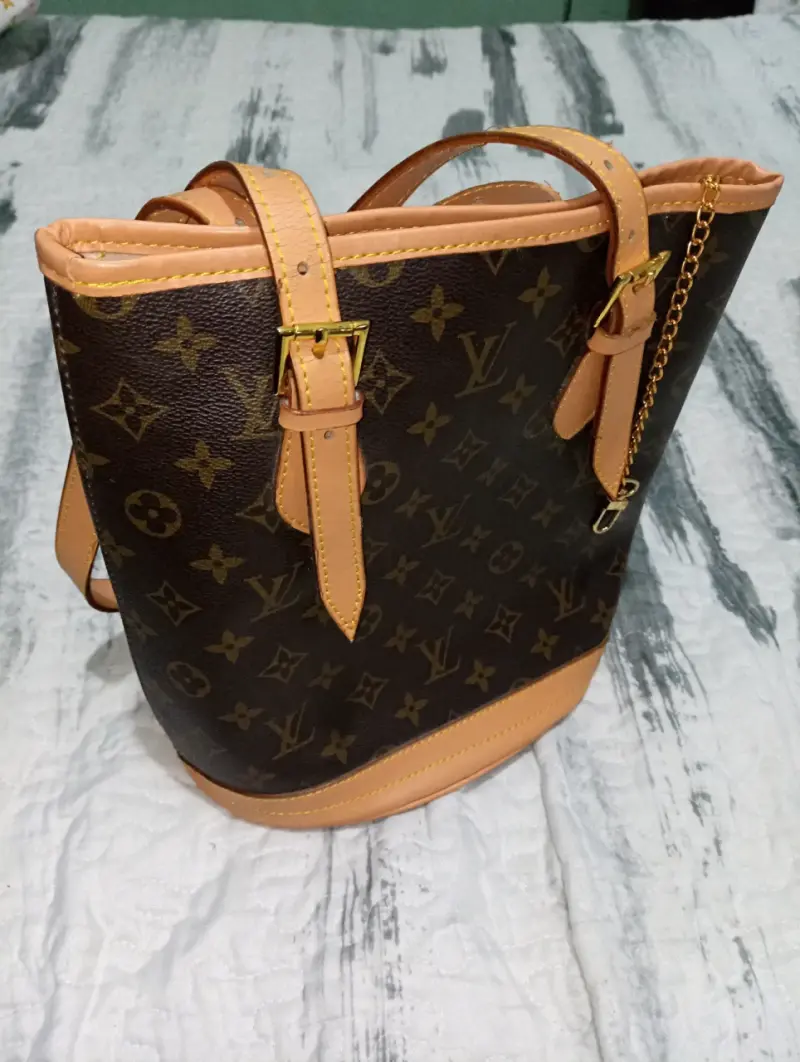 Bolso de mano estilo Louis Vuitton monograma