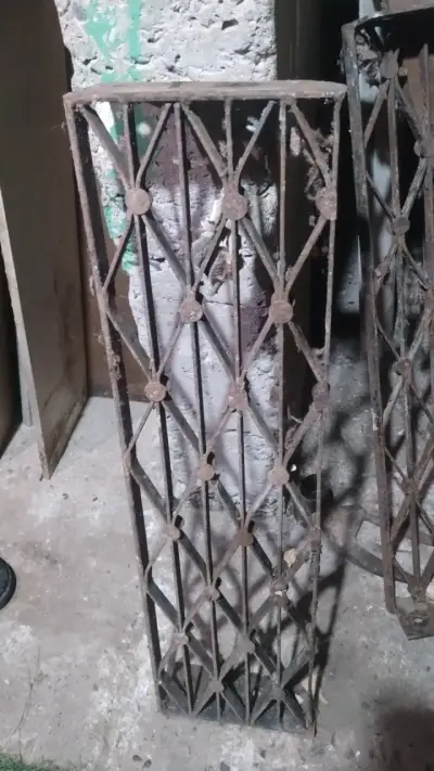 Escalera de fierro usado para casa o galpón - miniatura 1