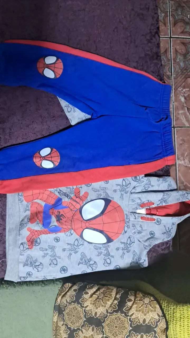 Conjunto de ropa infantil con polerón y pantalones - 2