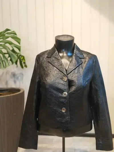 Chaqueta Negra de Cuero real para Mujer - miniatura 2