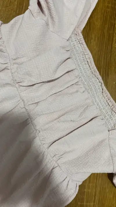 Vestido corto rosa con mangas abullonadas - miniatura 4