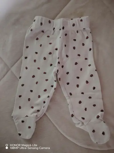 Pantalón de bebé con diseño de mariquitas - miniatura 1