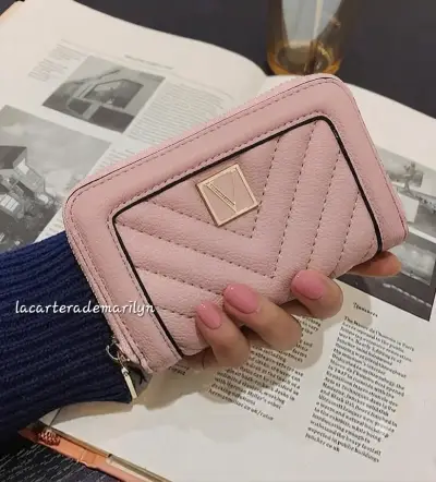 Billetera mini de mujer rosa con diseño acolchado - miniatura 1