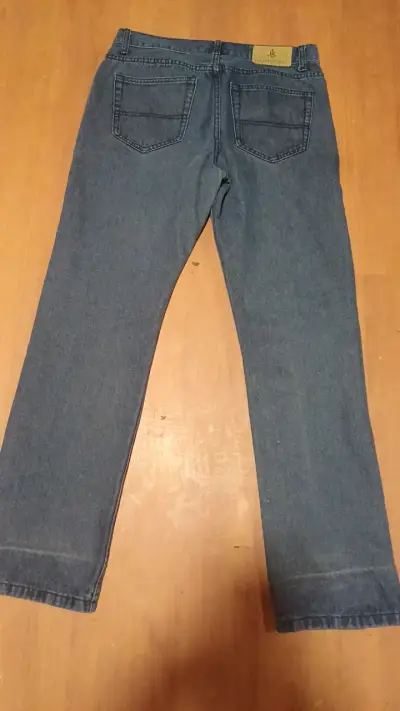 Jeans clásicos de mezclilla azul para hombre - miniatura 2