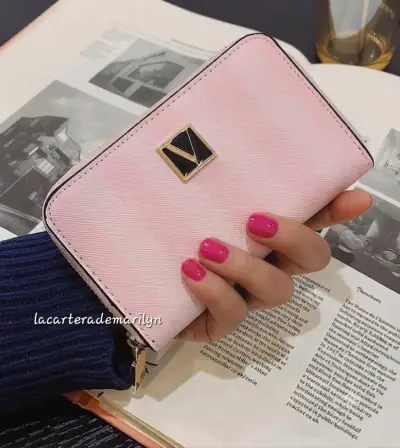 Billetera mini  rosa  Victoria's Secret - miniatura 1