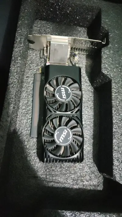Tarjeta gráfica MSI con doble ventilador - miniatura 1