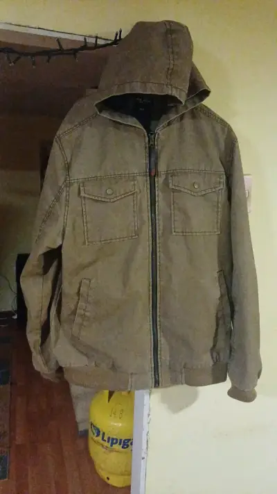 Chaqueta con capucha marrón para hombre - miniatura 1