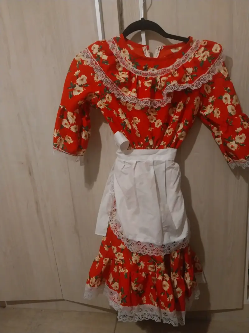 Vestido de huasa chilena con encaje floral
