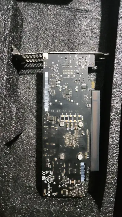 Tarjeta gráfica MSI con doble ventilador - miniatura 2