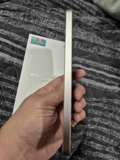 Xiaomi 14T con caja y accesorios - miniatura 3