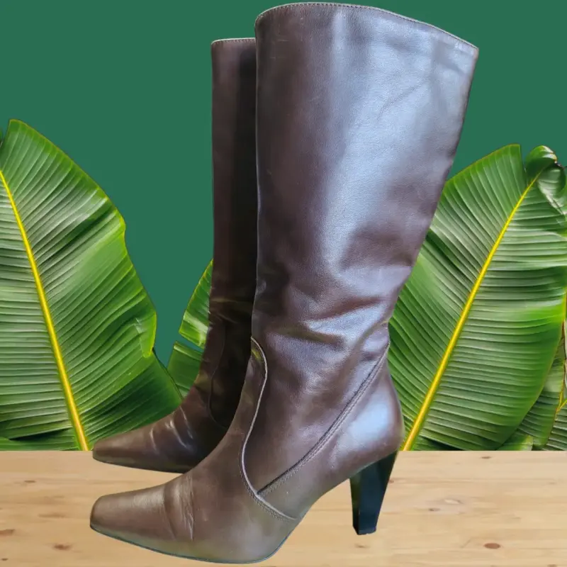 Botas de cuero marrón con tacón alto - 1